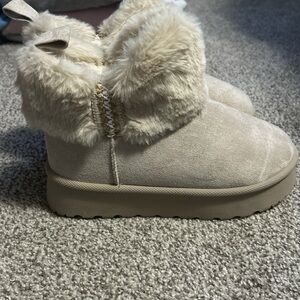 Amazon, WORN ONCE, BRAND NEW, Size 39, Faux Fur Lined Beige Boots